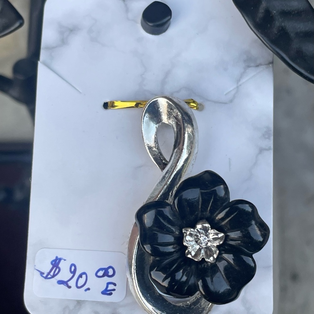 Pendant - Picture 3 of 3